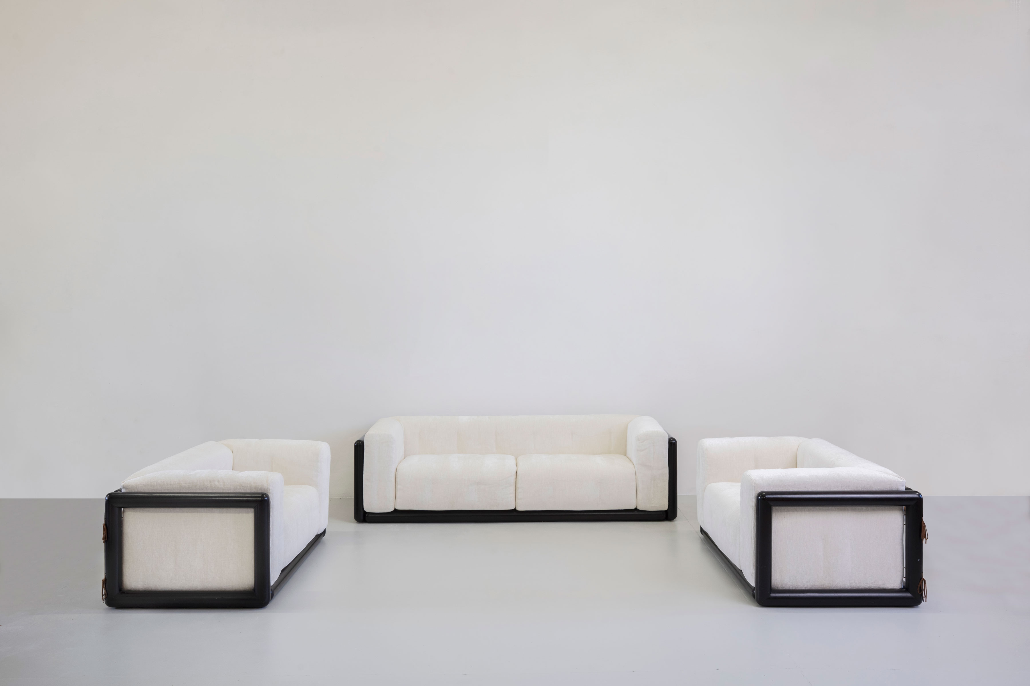 Cornaro living room set