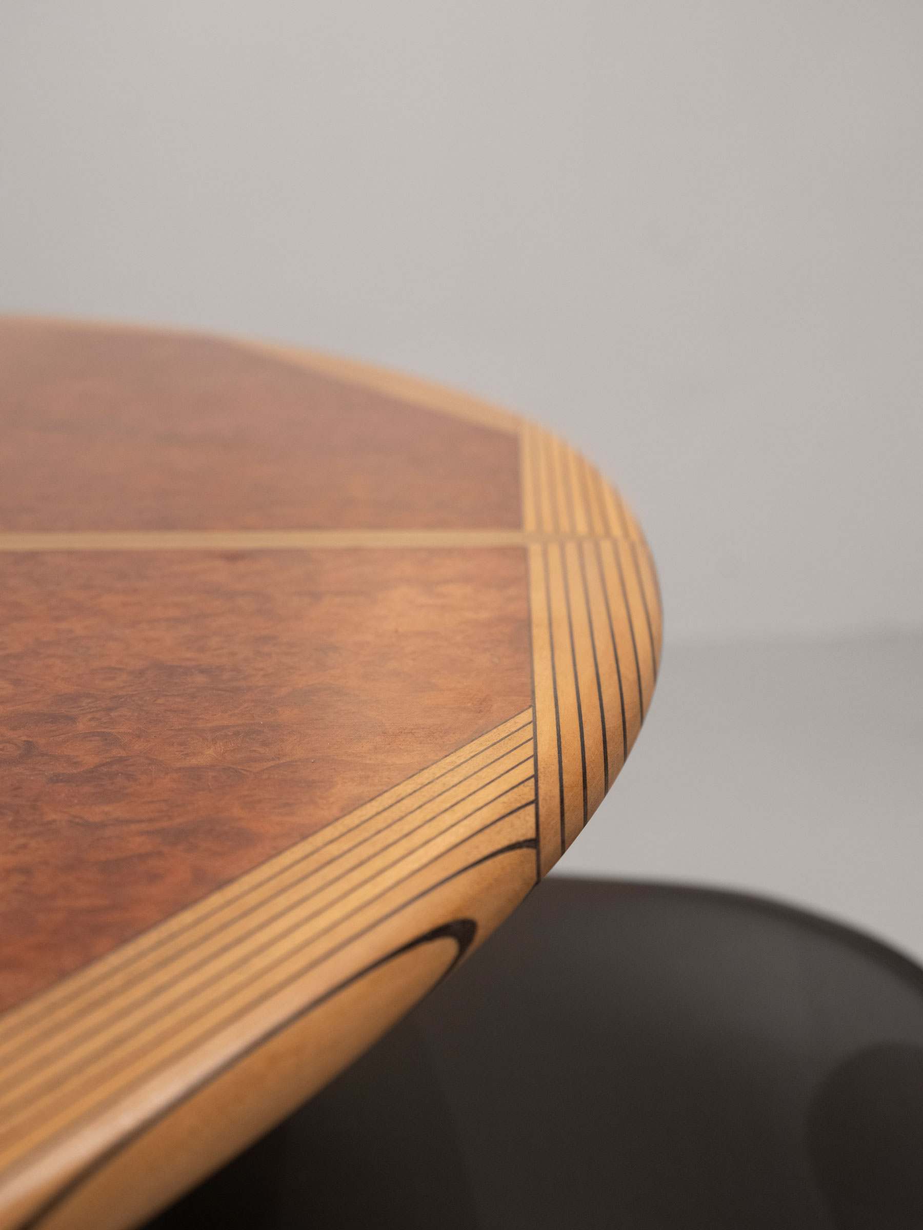 Oval dining table for Maxalto Africa